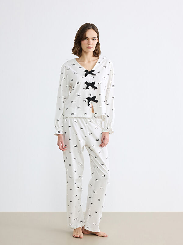 LCW DREAM V Yaka Fiyonk Desenli Kadın Pijama Takım