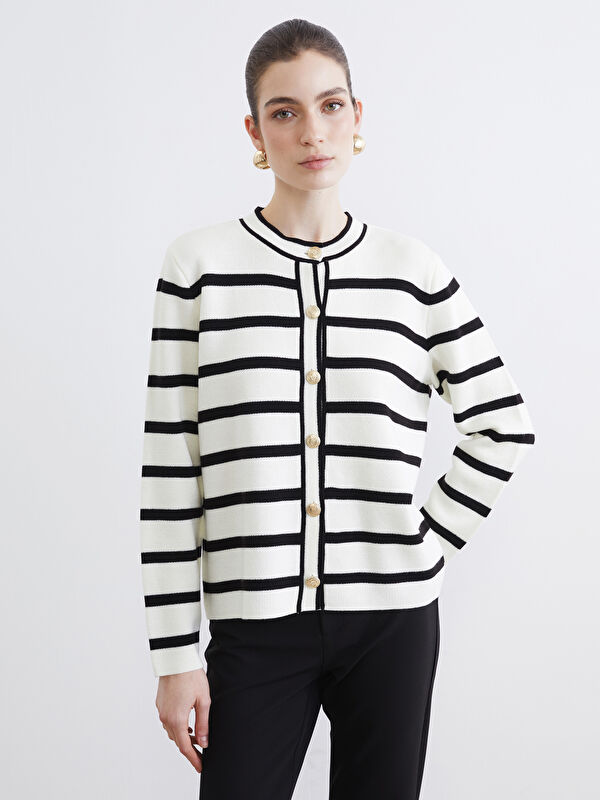 LCW Modest كارديجان تريكو مخطط برقبة دائرية.