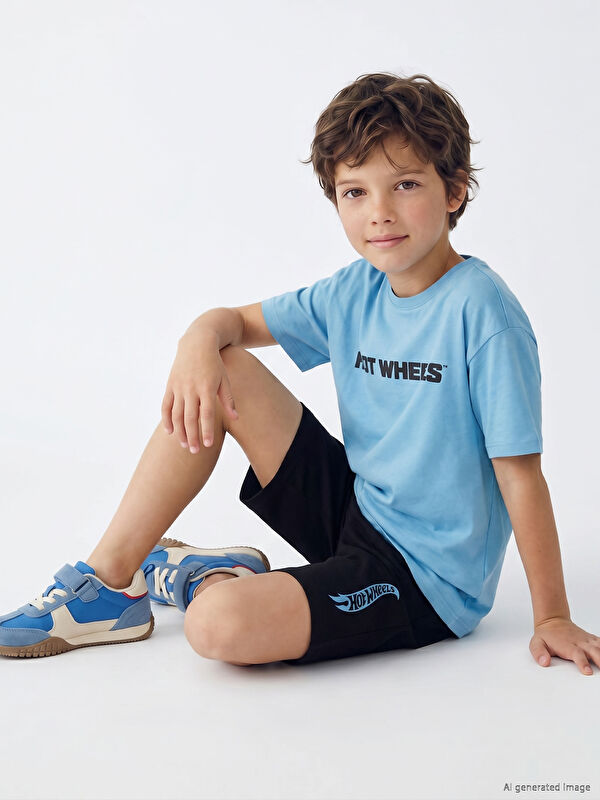 LCW Kids Erkek Çocuk Hot Wheels Baskılı Şortlu Pijama Takımı