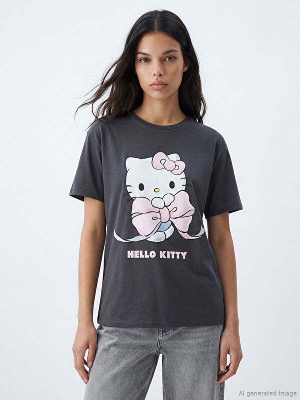 XSIDE Bisiklet Yaka Hello Kitty Baskılı Kadın Tişört