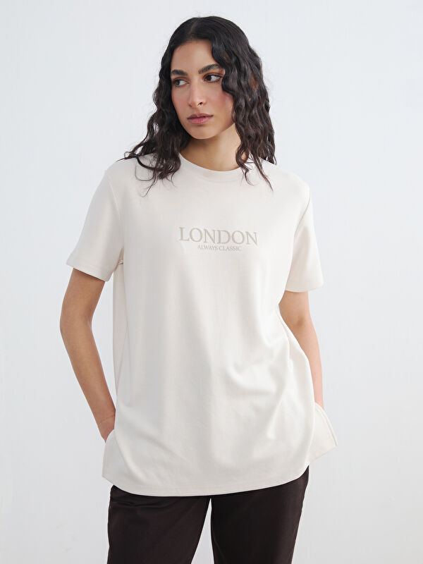 LCW Modest Bisiklet Yaka London Baskılı Kadın Tişört