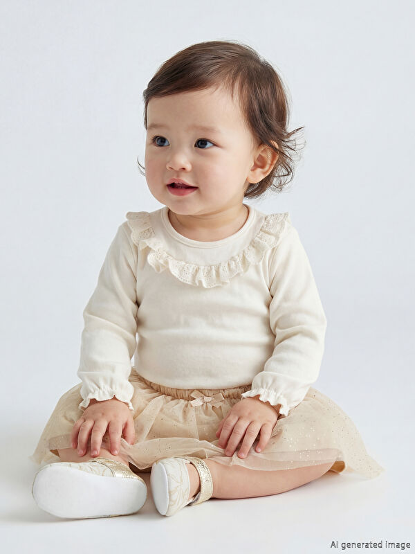 LCW baby Bisiklet Yaka Fırfır Detaylı Kız Bebek Çıtçıtlı Body