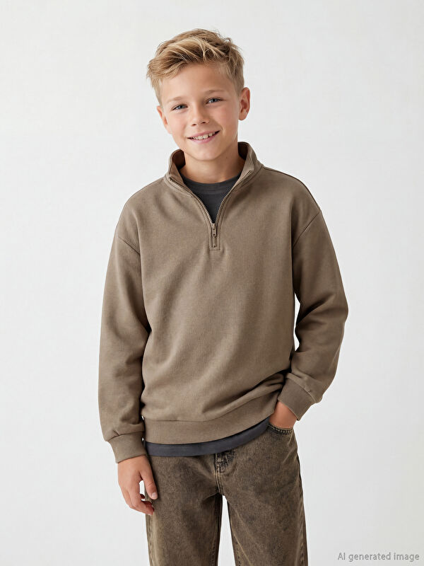 LCW Kids Dik Yaka Erkek Çocuk Sweatshirt