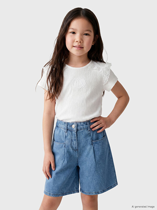 LCW Kids Bisiklet Yaka Nakışlı Kız Çocuk Tişört