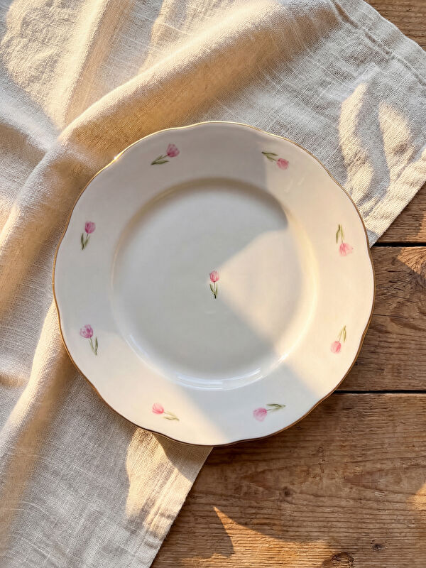 LCW HOME طبق خزف صيني مزخرف بنمط زهري