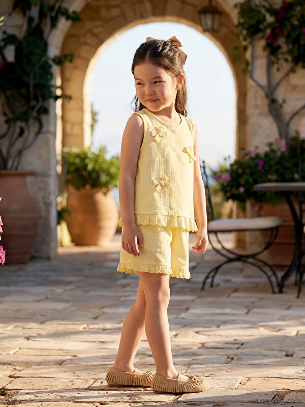 LCW Kids Fırfırlı ve Fiyonk Aplikeli Kız Çocuk Bluz ve Şort