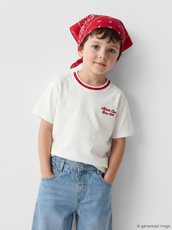 LCW Kids Bisiklet Yaka Nakışlı Erkek Çocuk Tişört