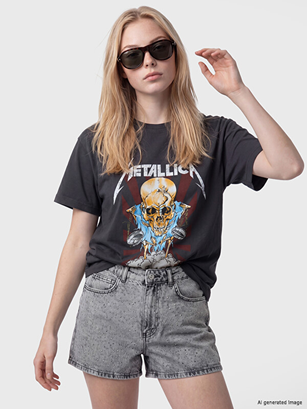 XSIDE Bisiklet Yaka Metallica Baskılı Kadın Tişört