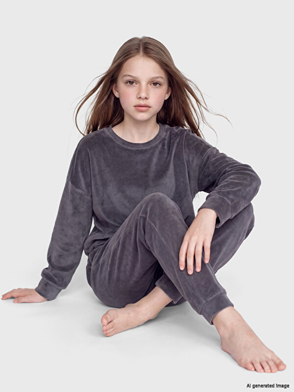 LC WAIKIKI Bisiklet Yaka Kız Çocuk Kadife Pijama Takımı