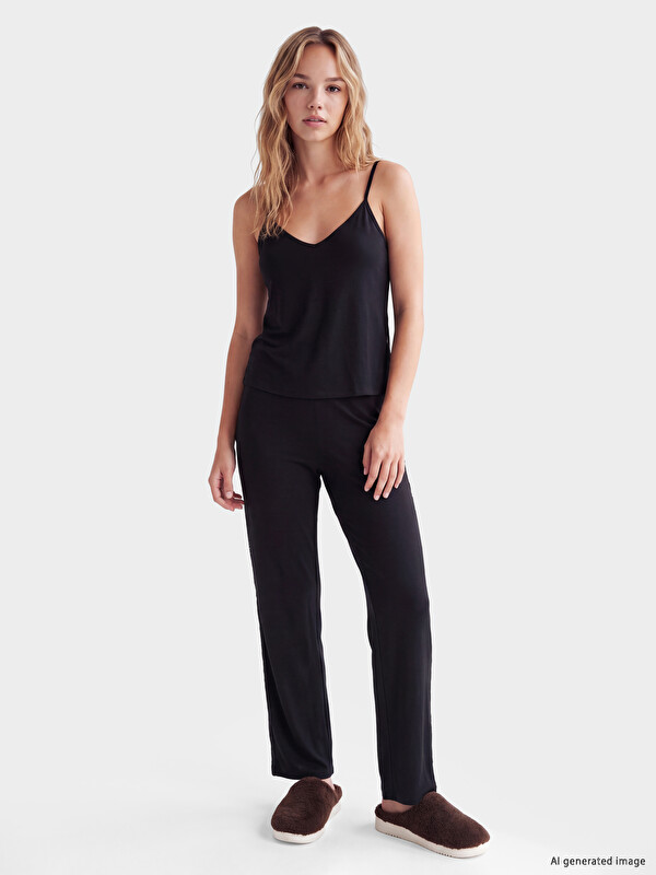 LCW DREAM V Yaka Dantel Detaylı Kadın Pijama Takımı