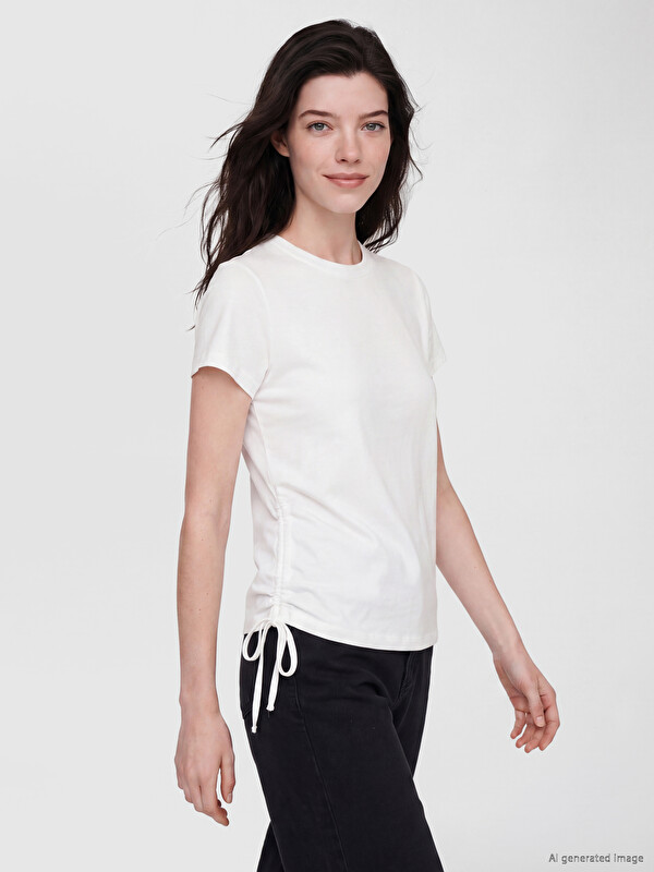 LCW Comfort T-shirt pambuku 100% me jakë të rrumbullakët për gra