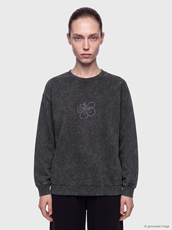LCW Comfort Crew Neck Rhinestone Embellished Women's Sweatshirt