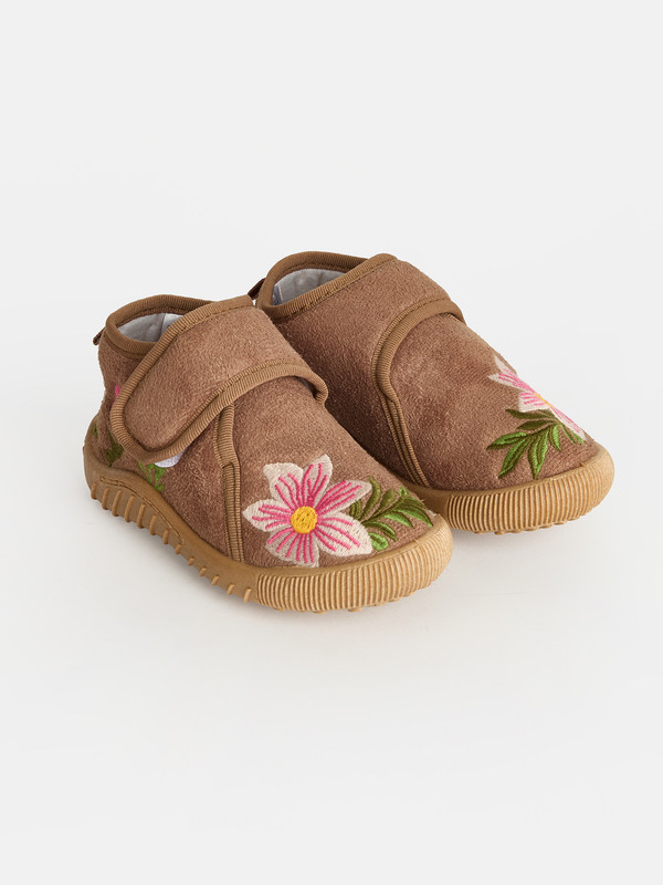 LCW STEPS Pantofla me lule të qëndisura për vajza