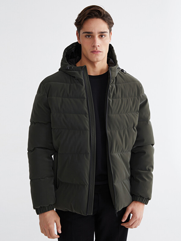 LCWAIKIKI Classic Regular Fit Kapüşonlu Erkek Şişme Mont
