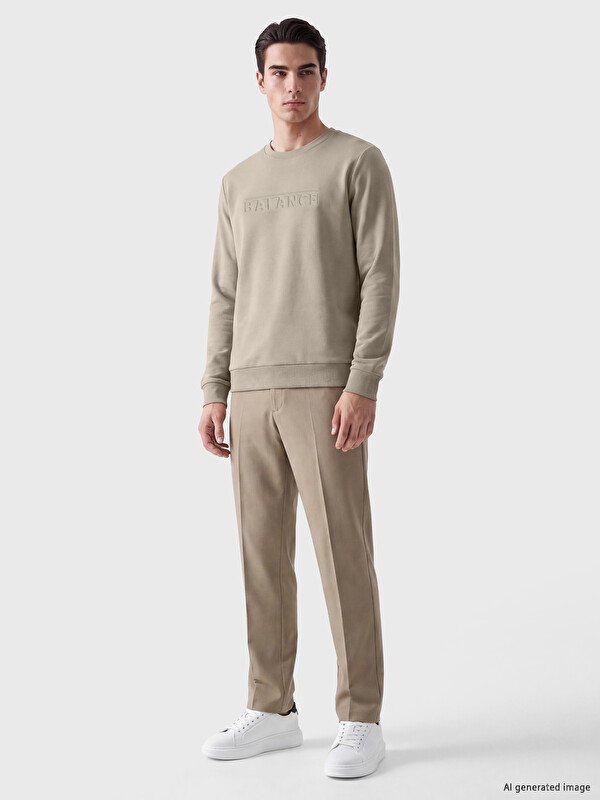 LCWAIKIKI Classic Bisiklet Yaka Kabartma Baskılı Erkek Sweatshirt