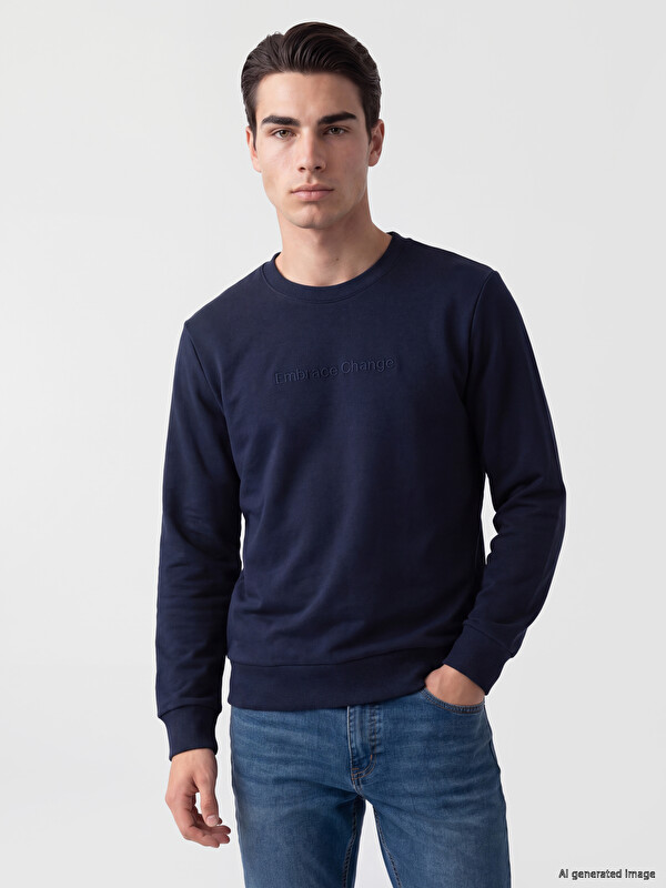 LCWAIKIKI Classic Bisiklet Yaka Nakışlı Erkek Kalın Sweatshirt