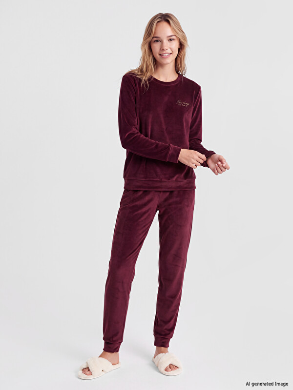 LCW DREAM Crew Neck Velvet Pyjamas Set