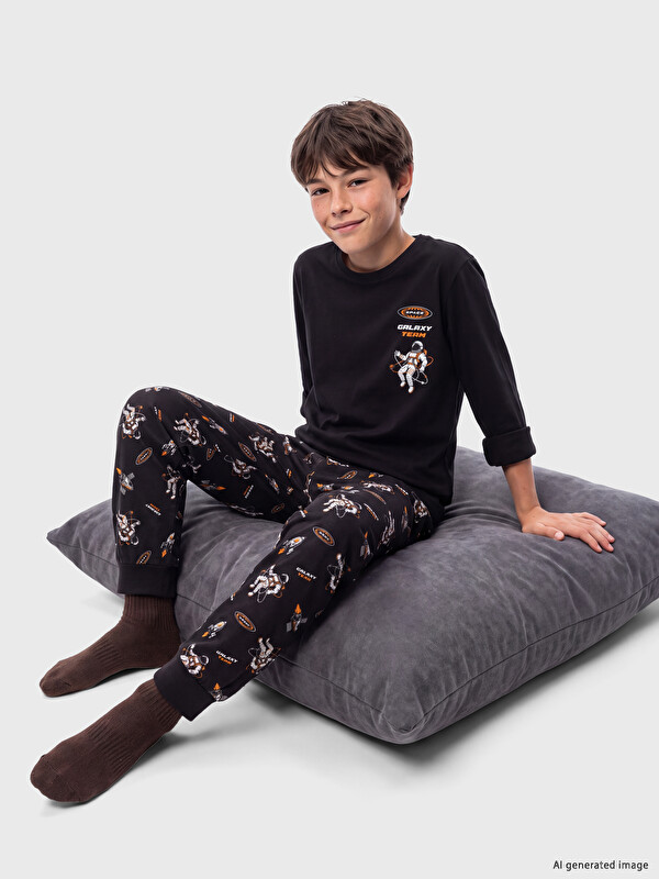 LCW Kids Crew Neck Printed Boys' Pyjamas Set