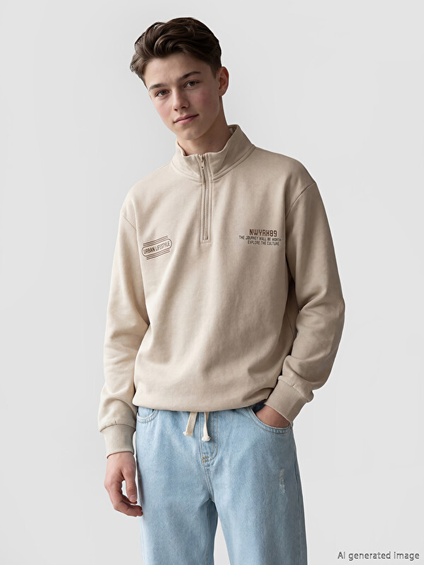 LCW Kids Dik Yaka Erkek Çocuk Sweatshirt