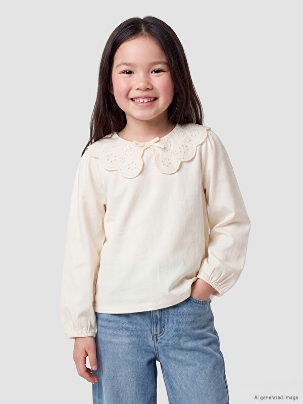 LCW Kids Bebe Yaka Nakışlı Kız Çocuk Tişört