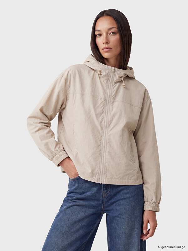 LCWAIKIKI Classic Kapüşonlu Oversize Kadın Yağmurluk