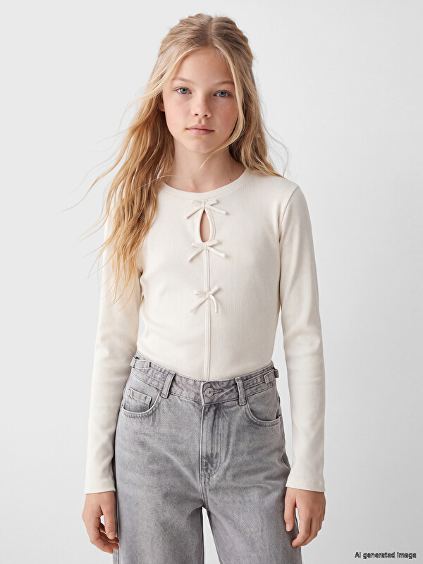 LCW Kids дөңгелек жағалы бантигі бар қыздарға арналған футболка