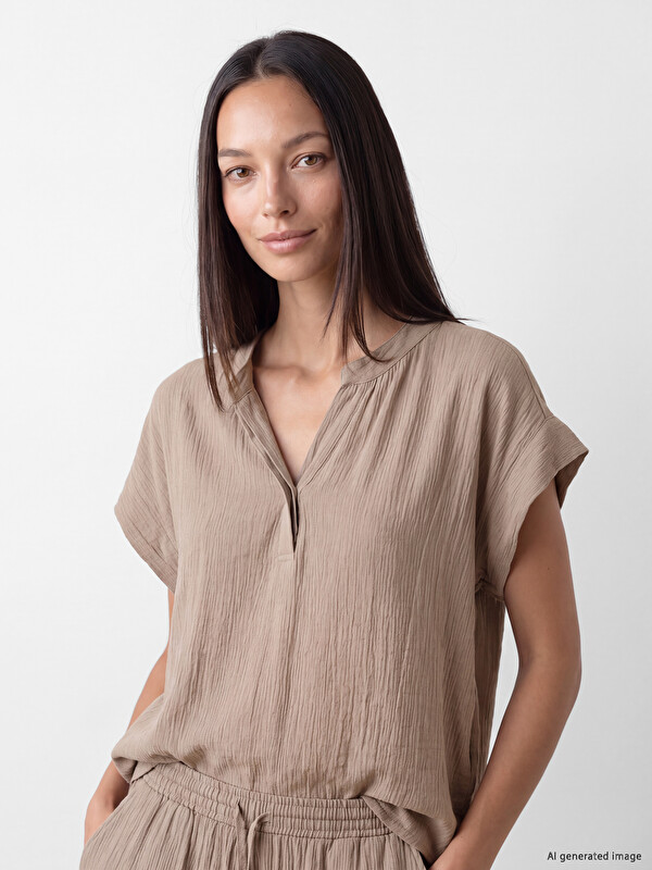 LCWAIKIKI Classic Blouse Texturée à Col Fendu