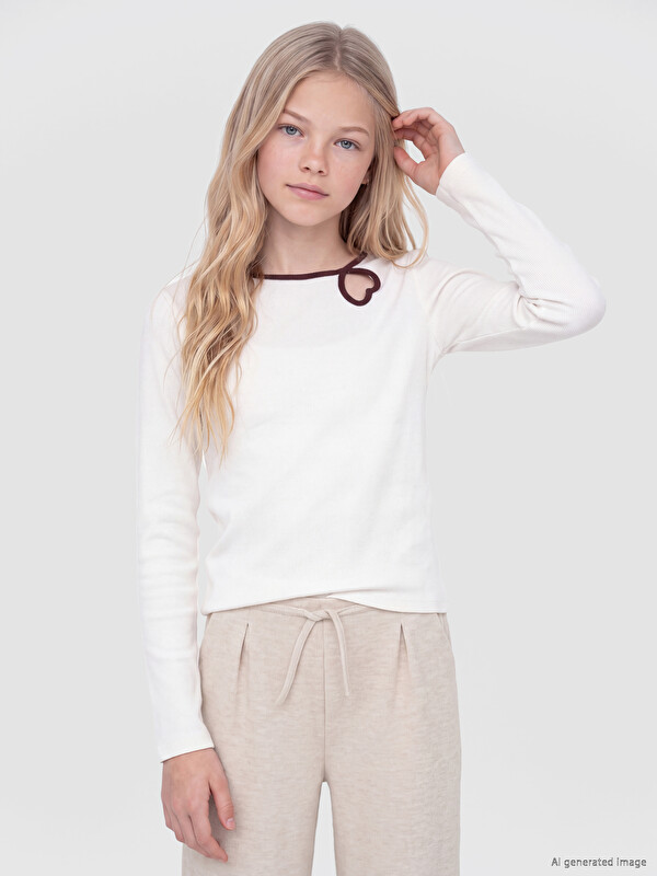 LCW Kids Crew Neck Heart Detailed Girls' T-shirt
