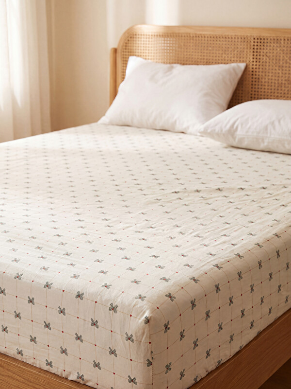 LCW HOME Fiyonk ve Kalp Desenli Çift Kişilik Çarşaf