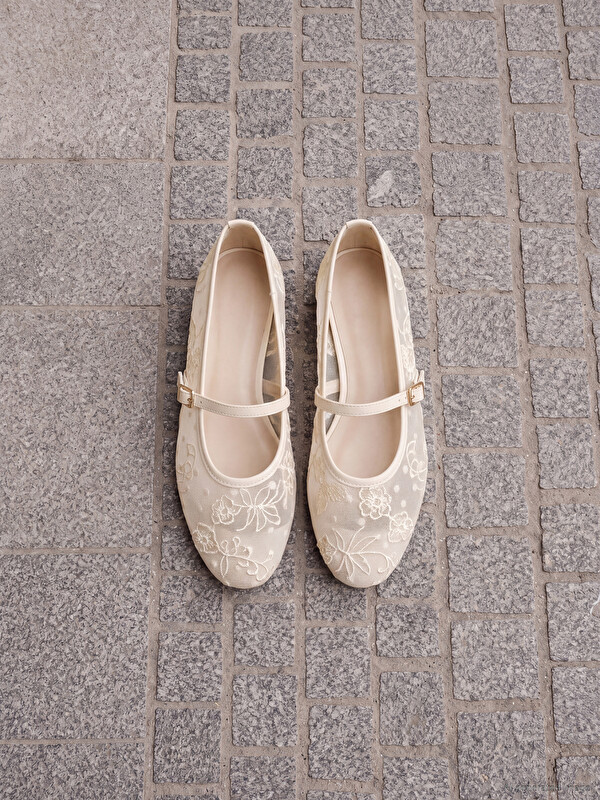 LCW STEPS Balerina me lule të qëndisura me mbyllje me tokëz dhe gisht oval për gra