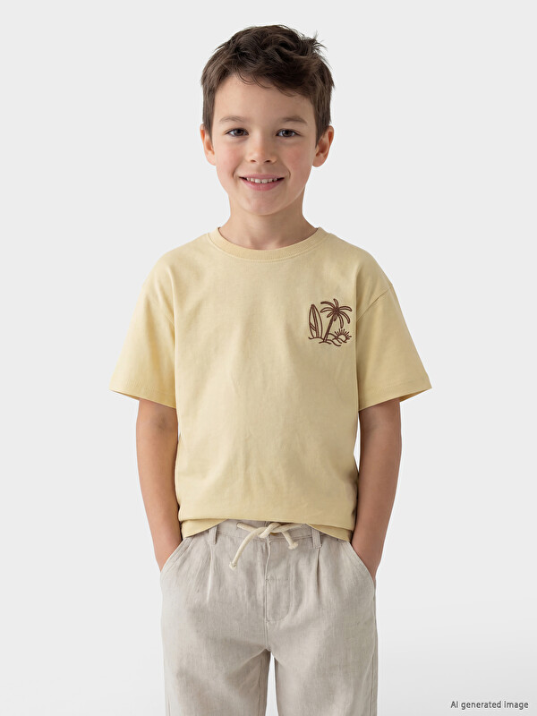 LCW Kids Bisiklet Yaka Nakışlı Erkek Çocuk Tişört