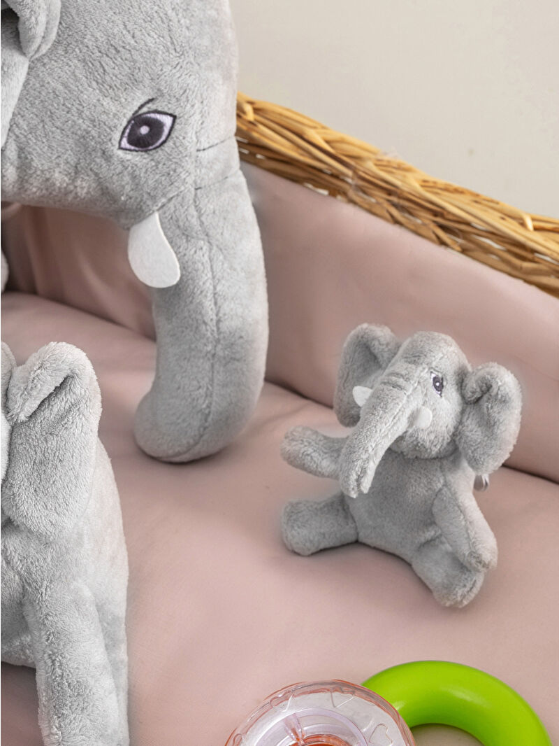 Әйелдің мылжыңға жасаған қатыгездігі туралы порно видео