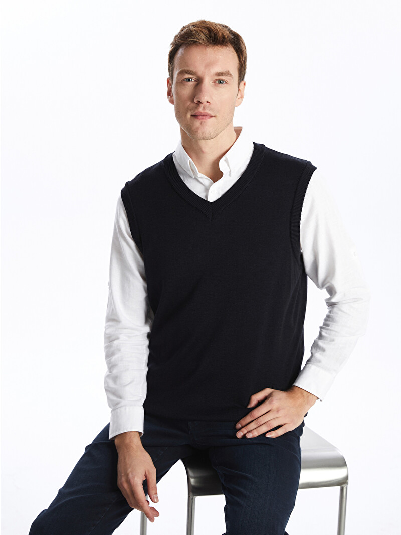 LCWAIKIKI Classic Standard Fit V Neck Men's Knitwear Sweater Vest