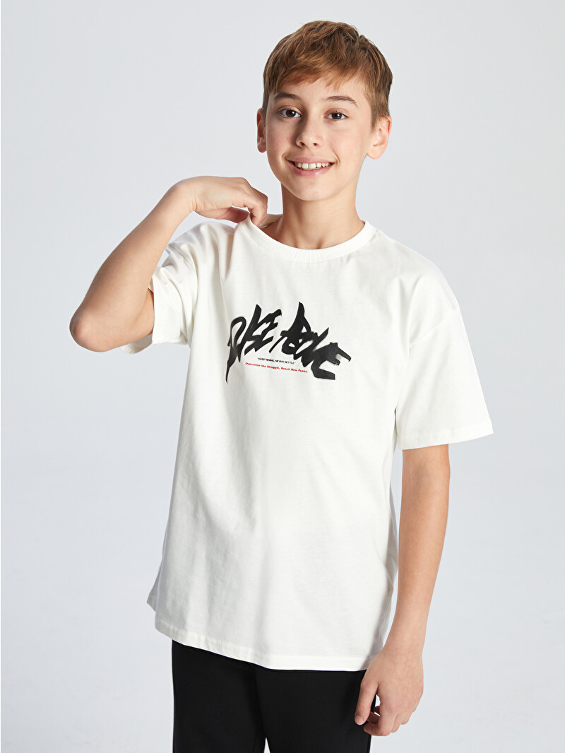 LCW Kids Beyaz Bisiklet Yaka Erkek Çocuk Tişört - S5OP46Z4-R9J | LCW