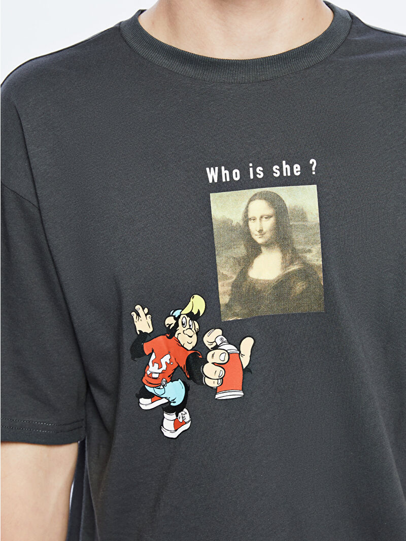 LCW Teen Antrasit Bisiklet Yaka Mona Lisa Baskılı Genç Erkek