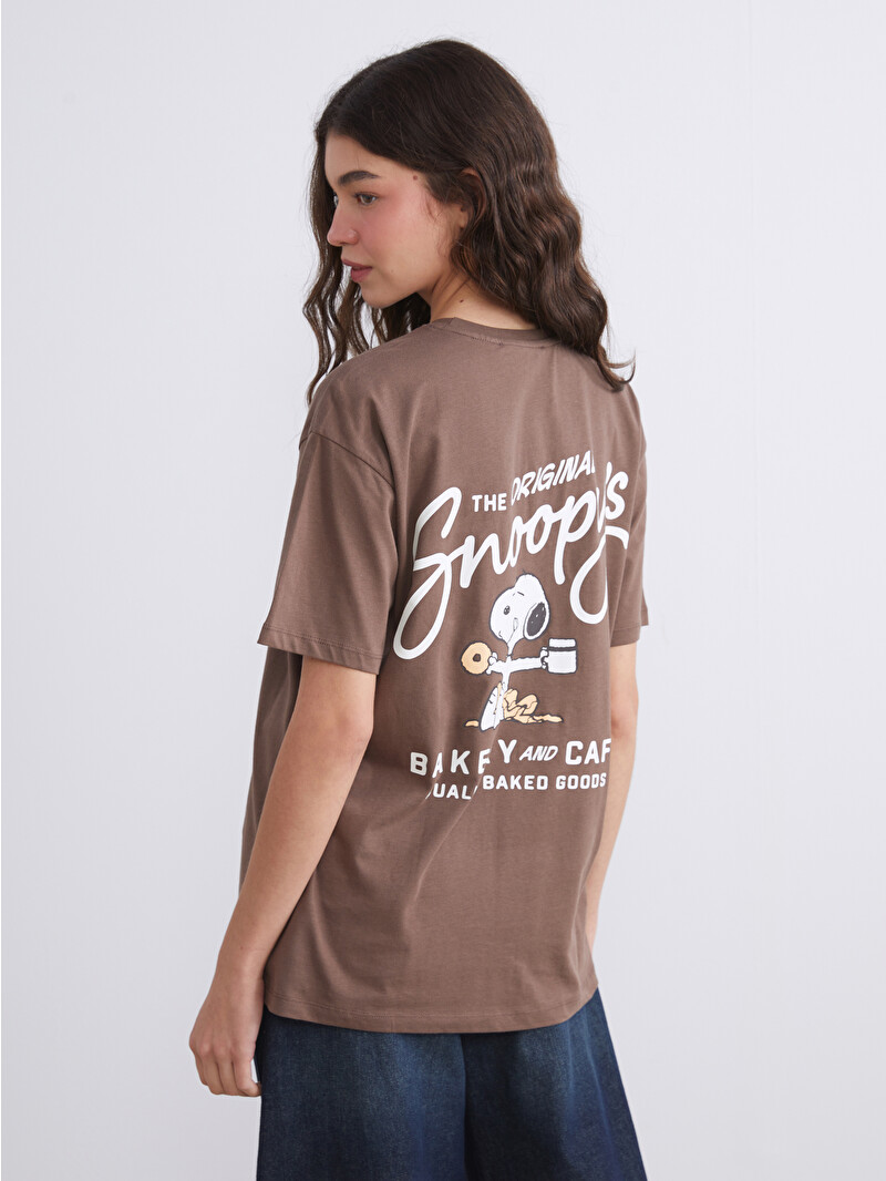 WEST 奴 0423 XSIDE Kahverengi Bisiklet Yaka Snoopy Baskılı Kadın Tişört