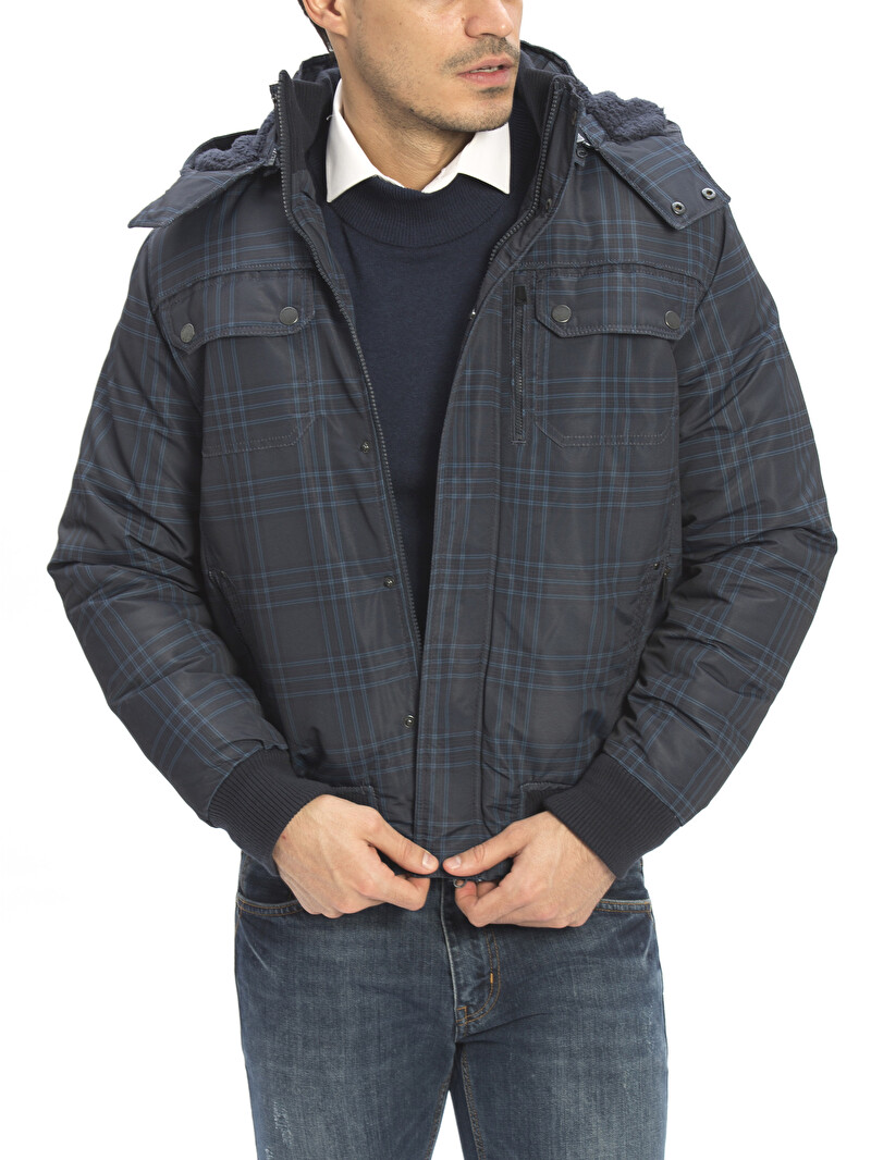 LCWAIKIKI Classic Thick short bomber Multi Pocket Coat - 6K6955Z8