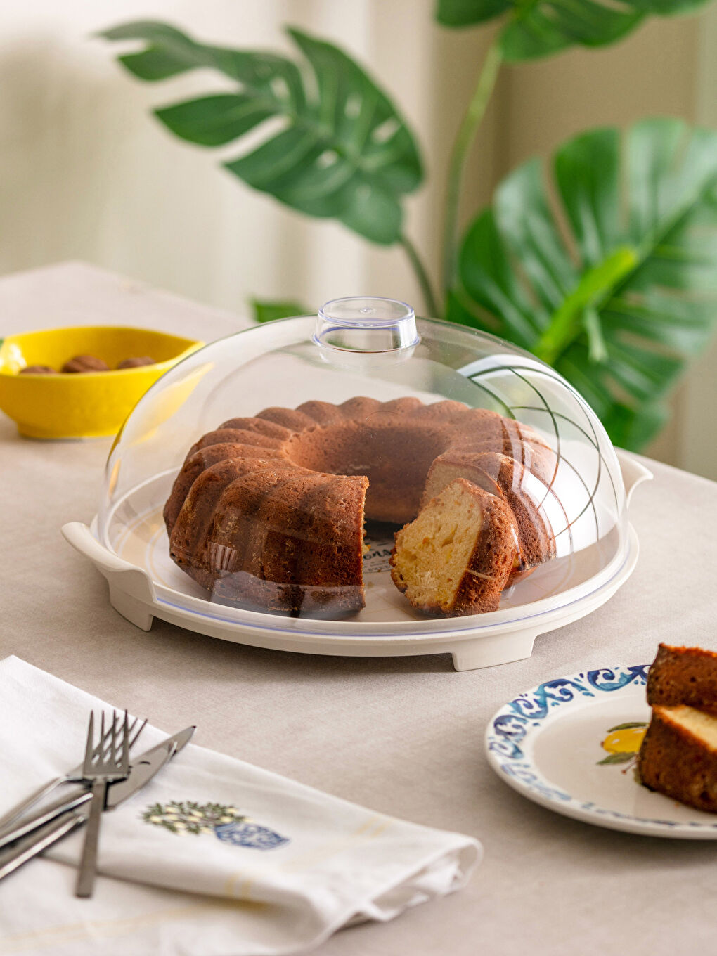 Nordic Ware Translucent Bundt Cake Keeper