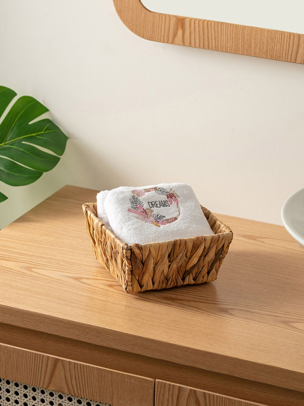 Embroidered Cotton Hand Towel 30x50 Cm S2JO49Z8J5E S2JO49Z8J5E LC Waikiki