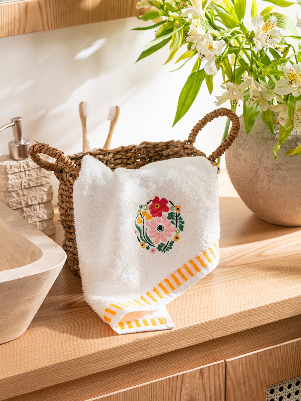 Flower Embroidery Face Towel 50x80 Cm -S4K993Z8-EEW - S4K993Z8-EEW - LC  Waikiki