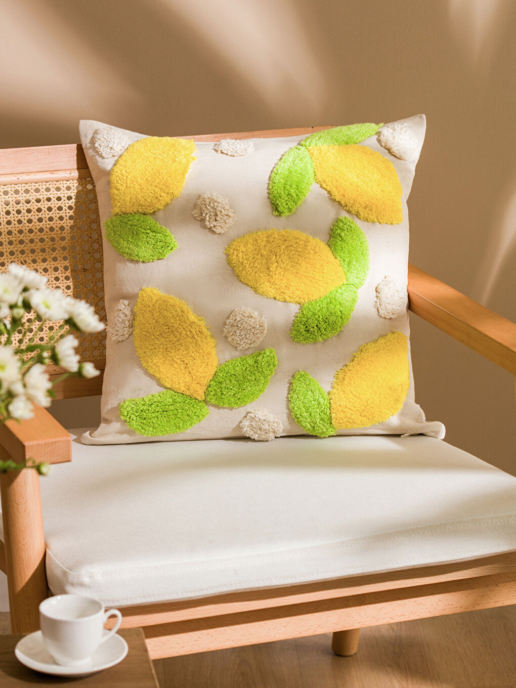 YELLOW Cushion Case -S5CQ19Z8-YYS - S5CQ19Z8-YYS - LC Waikiki