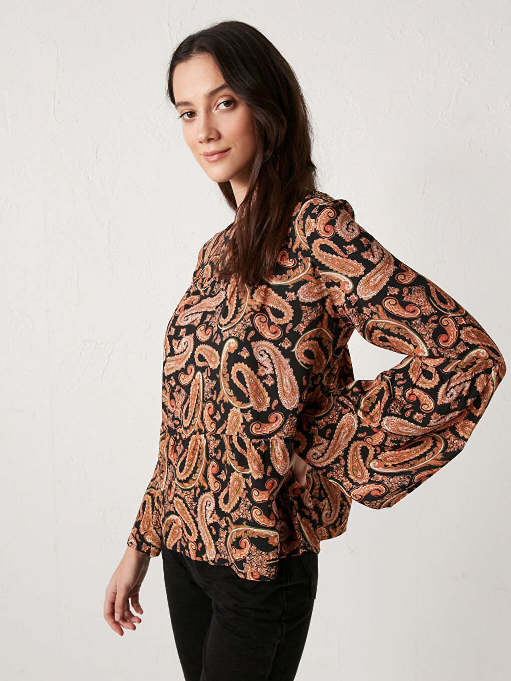 Crew Neck Casual Fit Long Sleeve Women s Printed Viscose Blouse 0WIS68Z8 F9C 0WIS68Z8 F9C LC Waikiki