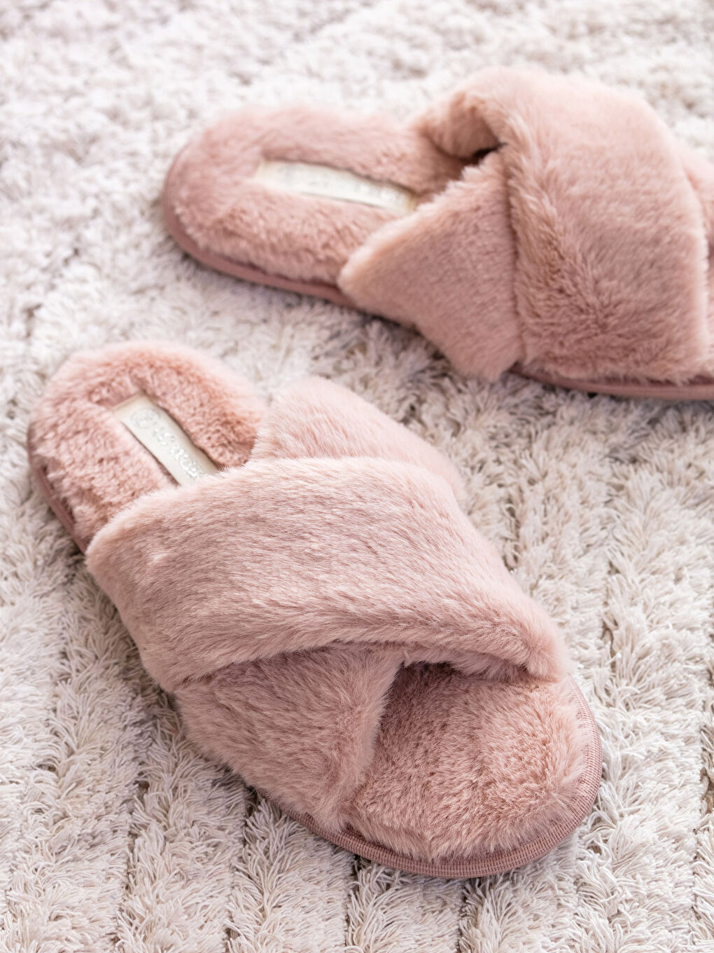 LC WAIKIKI Cross-Banded Plush Women's Home Slippers -W33626Z8-SAK