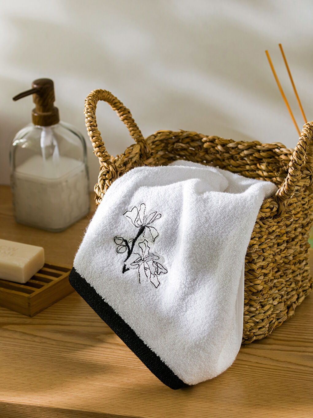 Embroidered Cotton Hand Towel 45x75 cm W3EB58Z8SJT W3EB58Z8SJT