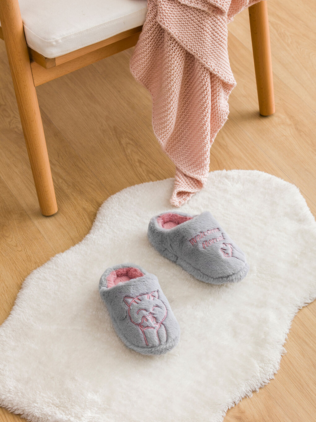 Cat Embroidered Women s House Slippers W4BU53Z8 SHL W4BU53Z8 SHL LC Waikiki