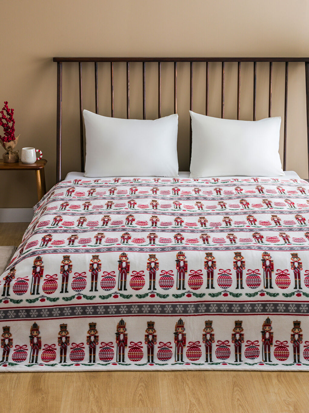 New Year Themed Double Blanket 200x220 Cm W4EB00Z8 YK0 W4EB00Z8 YK0 LC Waikiki