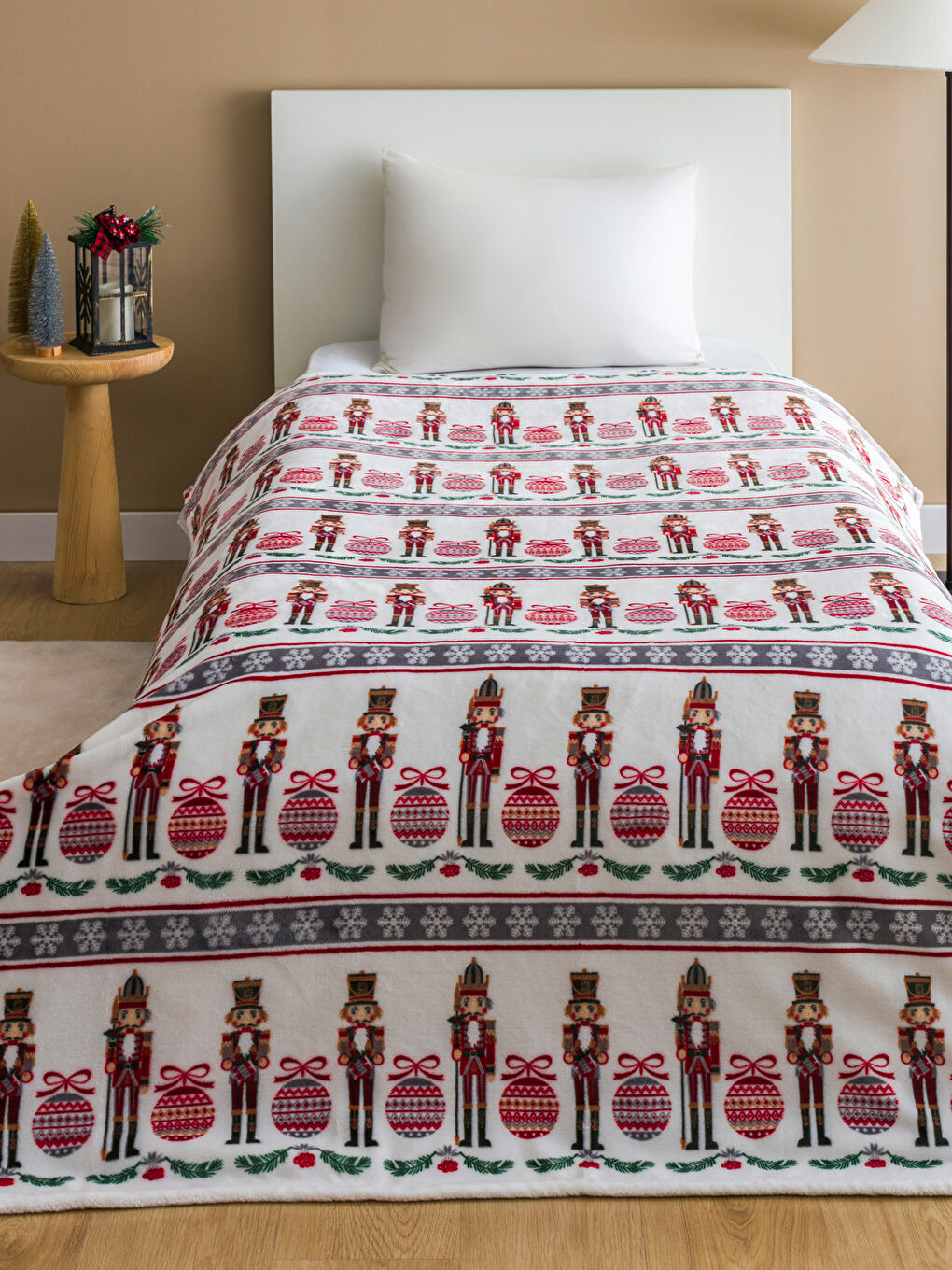 New Year Themed Single Blanket 150x200 Cm W4EB47Z8 YK0 W4EB47Z8 YK0 LC Waikiki