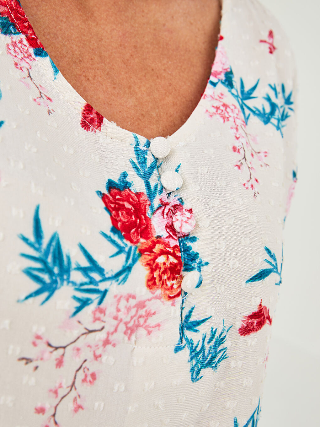 VNeck Floral Short Sleeve Viscose Women's Blouse S1M652Z8LRA S1M652Z8LRA LC Waikiki