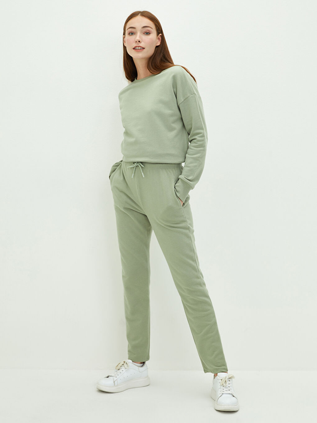 Elastic Waist Regular Pocket Detailed Women s Sweatpants W14233Z8 GGY W14233Z8 GGY LC Waikiki