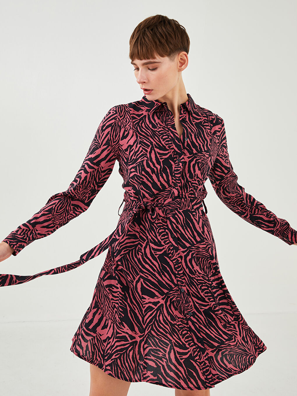 PEMBE LCW Vision Gömlek Yaka Uzun Kollu Desenli Viskon Kadın Elbise ...